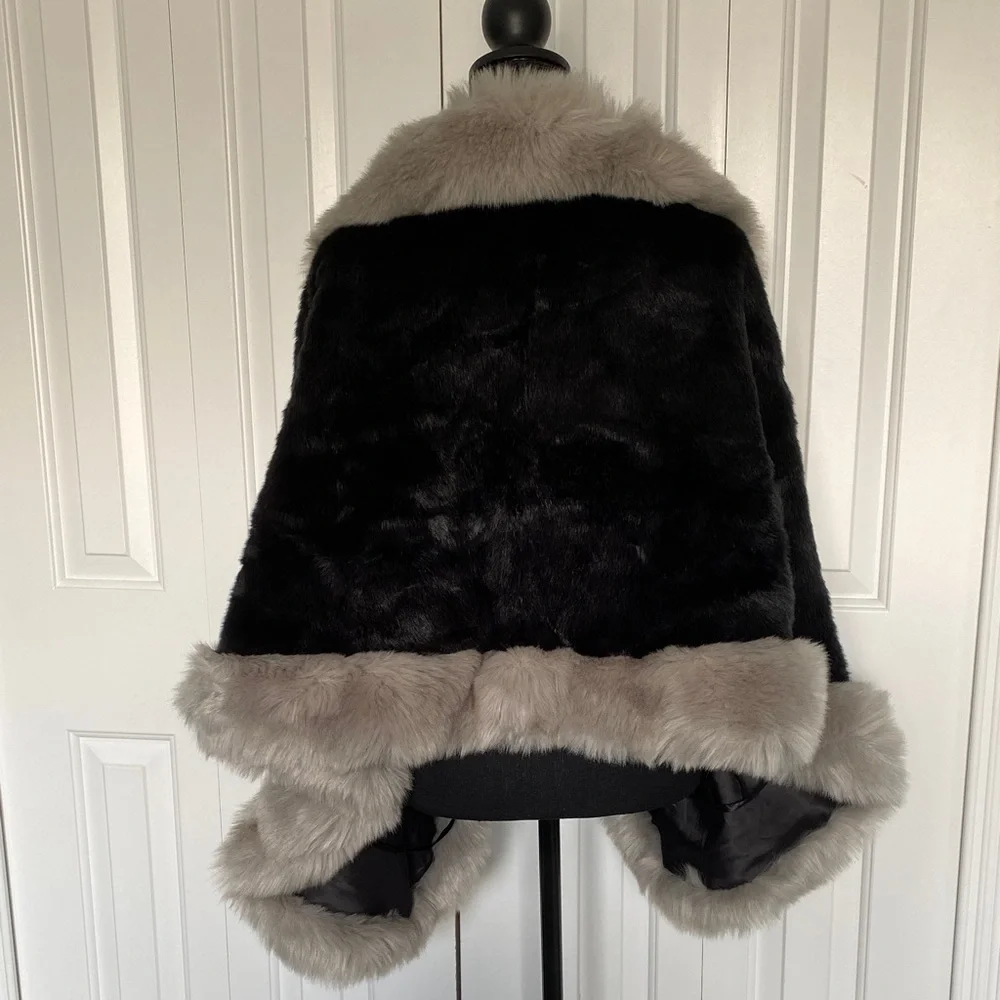 Beautiful Sheran One Size Fits All Black And Grey Faux Fur Shawl Cover Up Coat - Picture 4 of 7